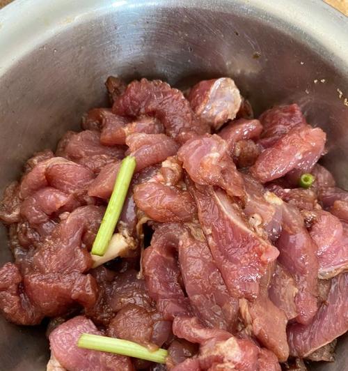 炸猪肉条的做法是什么？如何保证外酥里嫩？