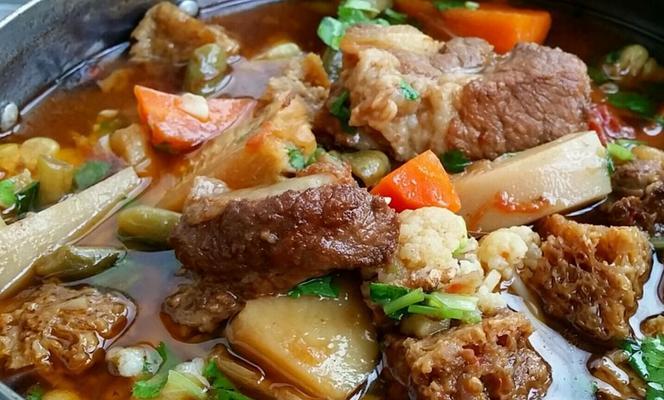 炸猪皮一锅乱炖怎么做？步骤和技巧有哪些？