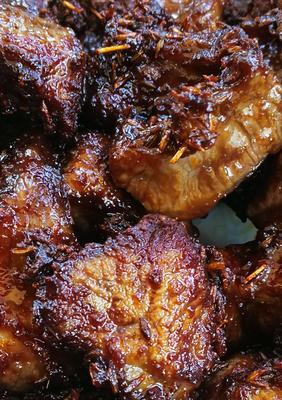 炸羊肉块的做法是什么？如何确保羊肉块外酥里嫩？