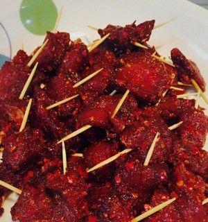 如何在家制作美味的炸牙签猪肉？炸牙签猪肉的正确步骤是什么？