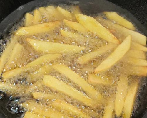 炸新土豆条的做法是什么？如何做出酥脆可口的土豆条？