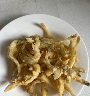 炸小银鱼的做法是什么？如何保证炸出的银鱼酥脆可口？