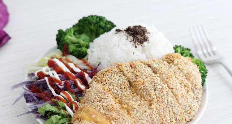 炸小块鸡排的做法是什么？如何做出外酥里嫩的鸡排？