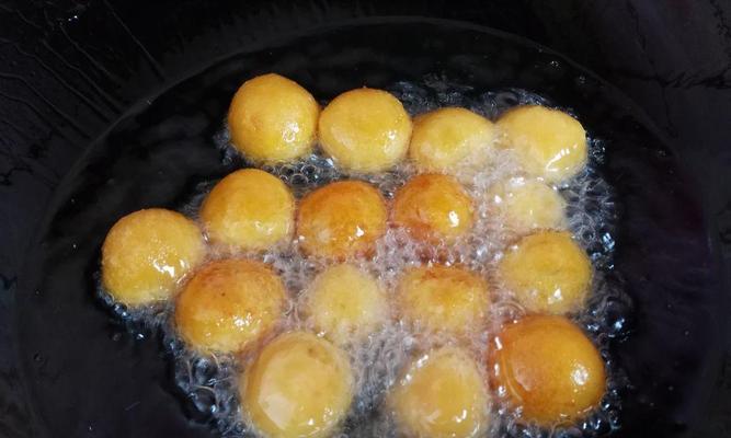 炸香甜地瓜丸子的做法是什么？如何在家轻松制作？