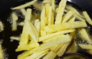 炸土豆条薯条的做法？家庭版简易步骤是什么？