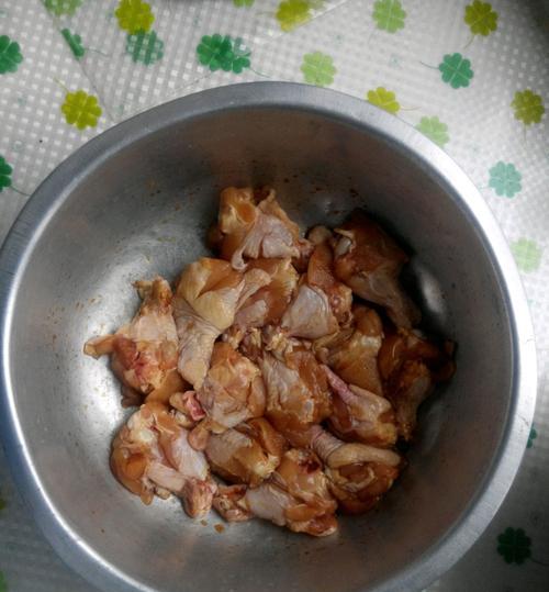 炸素鸡腿的做法是什么？如何在家做出美味的炸素鸡腿？
