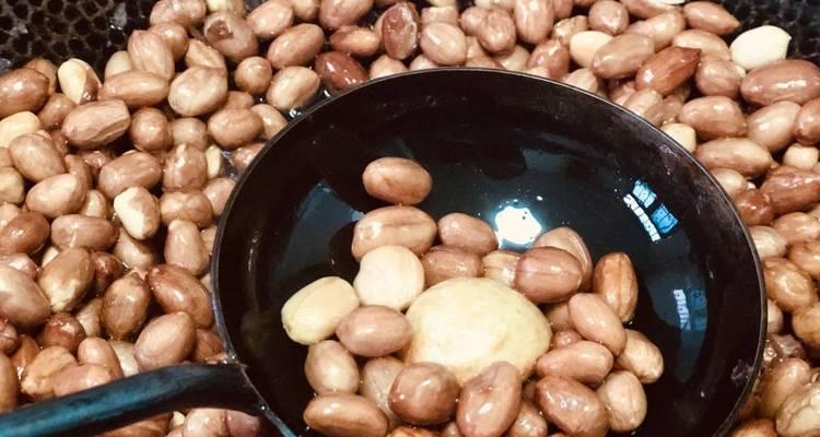 炸酥脆花生米的做法是什么？如何确保花生米炸得既酥脆又美味？