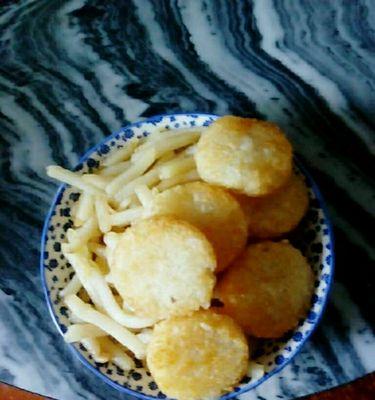 炸薯饼的做法是什么？如何在家轻松制作美味炸薯饼？