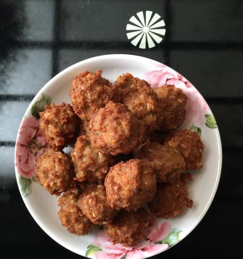 炸肉圆的做法是什么？如何做出外酥里嫩的炸肉圆？