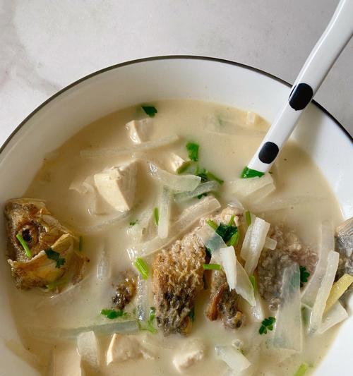 鲫鱼豆腐汤怎么做才营养？步骤和技巧有哪些？