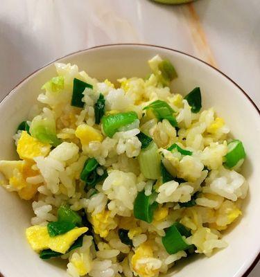 营养炒饭的做法是什么？如何在家轻松制作？