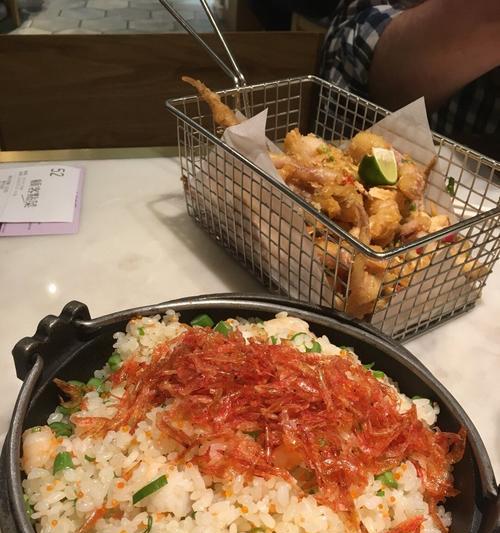 樱花虾鲑鱼炒饭怎么做？有哪些步骤和技巧？
