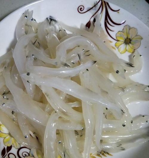 银鱼小炒怎么做？有哪些简单步骤和技巧？