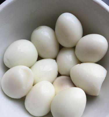 银鱼丝儿烘鹌鹑蛋的做法是什么？步骤和注意事项有哪些？