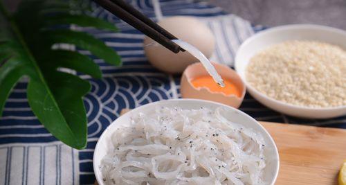 银鱼黄瓜蛋饼怎么做？有哪些步骤和技巧？