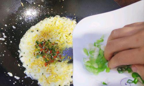 银鱼干蛋炒饭怎么做？有哪些独特步骤和技巧？