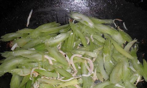 银鱼炒韭苗怎么做？步骤和技巧有哪些？