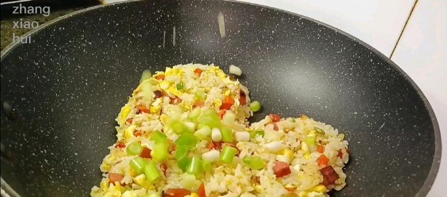 银芽肉丝蛋炒饭怎么做？步骤和技巧有哪些？