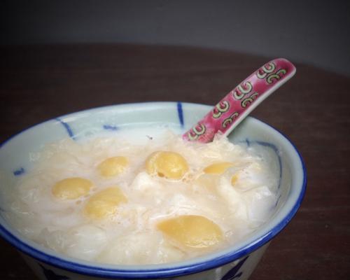 银杏枸杞银耳元宵汤怎么做？有哪些健康益处？