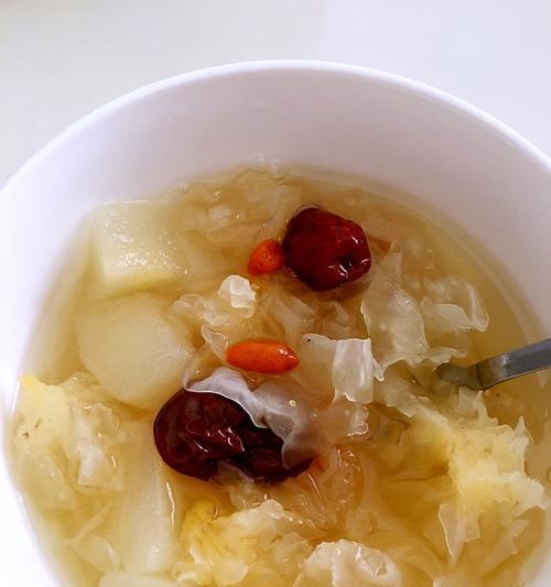 银杏枸杞银耳元宵汤怎么做？有哪些健康益处？