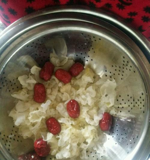银耳滋补汤怎么做？有哪些步骤和技巧？