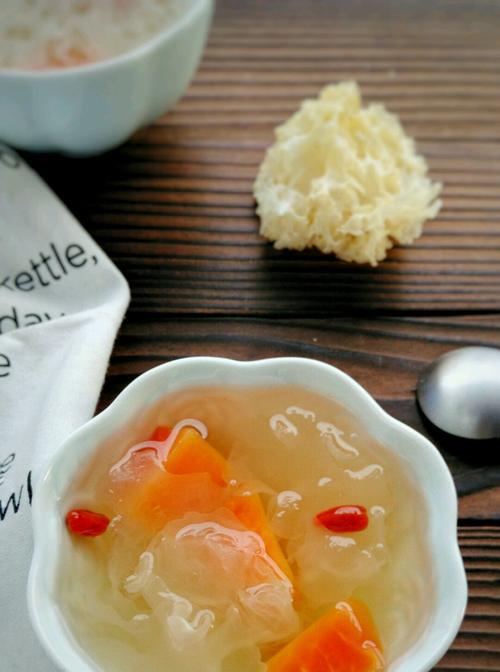 银耳滋补汤怎么做？有哪些步骤和技巧？