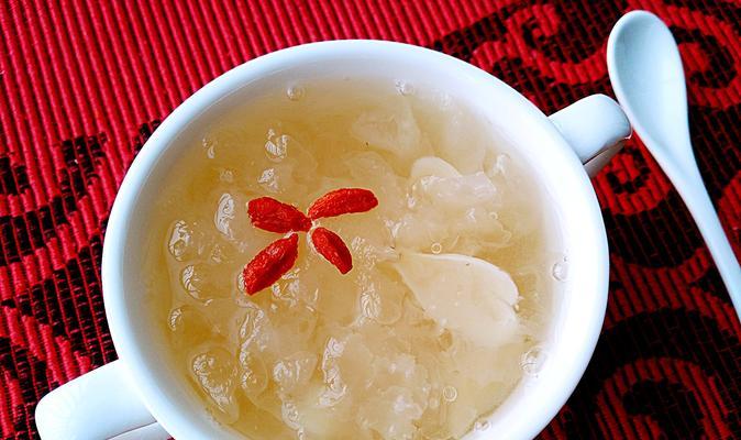银耳樱桃汤怎么做？有哪些健康益处？