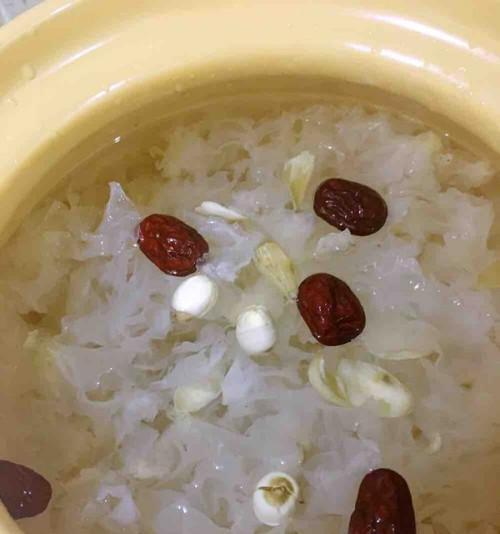 银耳樱桃汤怎么做？有哪些健康益处？
