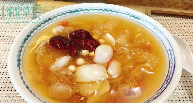 银耳燕窝莲子羹的做法是什么？制作过程中有哪些常见问题？