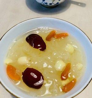 银耳雪梨粥怎么做？有哪些健康益处？