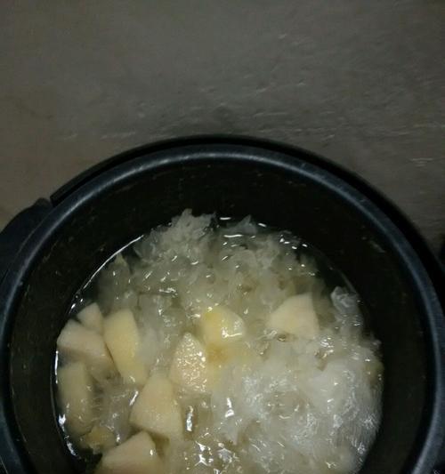 银耳雪梨汤怎么做？有哪些健康益处？