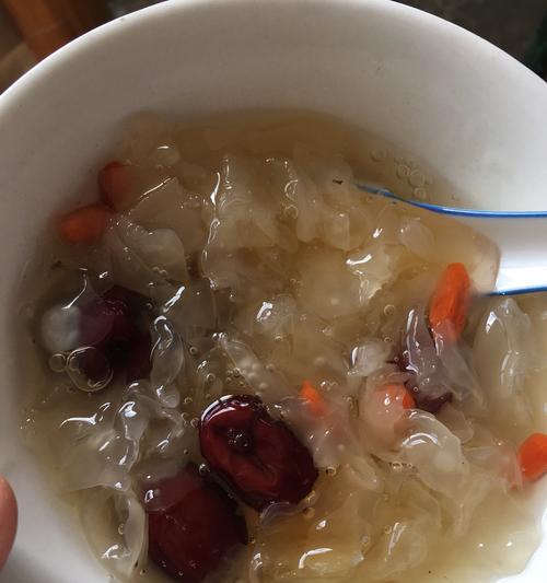 银耳雪梨红枣汤怎么做？有哪些健康益处？