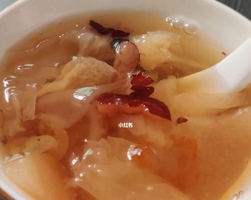 银耳雪梨红枣枸杞粥怎么做？有哪些健康益处？