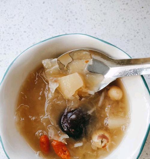 银耳雪梨怎么做才好吃？有哪些健康益处？