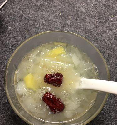 银耳雪梨冰糖水怎么做？有哪些健康益处？