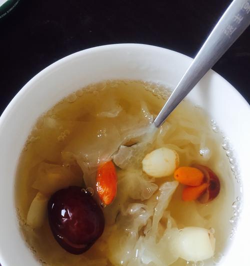 银耳水果玫瑰羹怎么做？有哪些步骤和技巧？