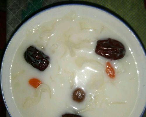 银耳双米粥怎么做？有哪些健康益处？