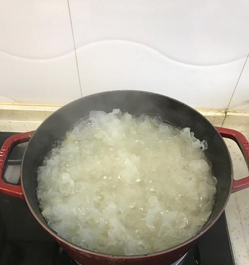 银耳双米粥怎么做？有哪些健康益处？