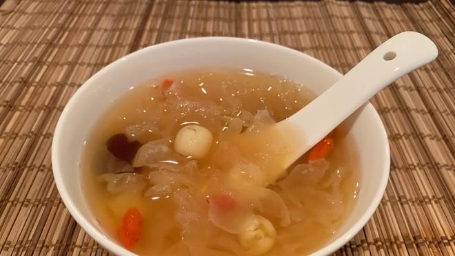 银耳山药莲杞羹怎么做？有哪些健康益处？