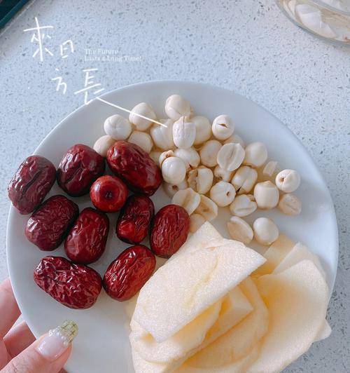 银耳苹果汤怎么做？有哪些健康益处和常见问题解答？