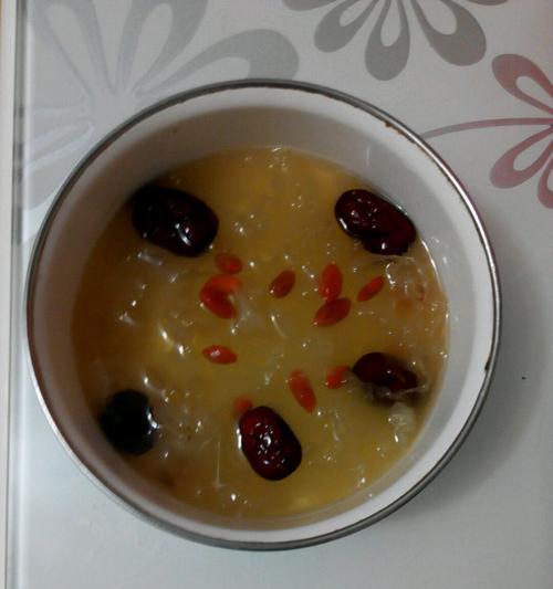 银耳南瓜枸杞糖水怎么做？有哪些健康益处？
