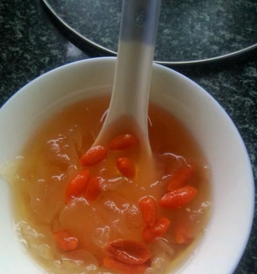 银耳南瓜枸杞糖水怎么做？有哪些健康益处？
