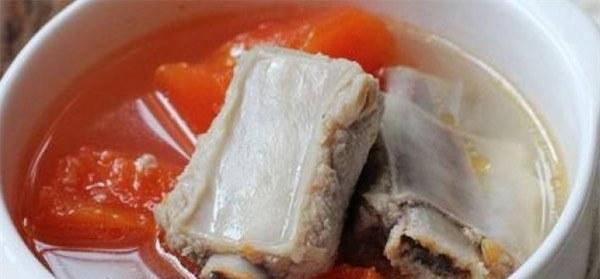 银耳木瓜排骨汤的做法是什么？如何在家轻松制作？