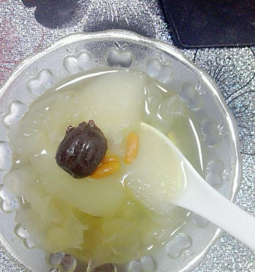 银耳木耳汤怎么做？有哪些健康益处？