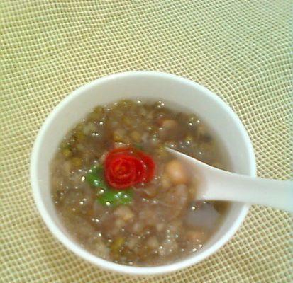 银耳绿豆汤怎么做？有哪些健康益处？
