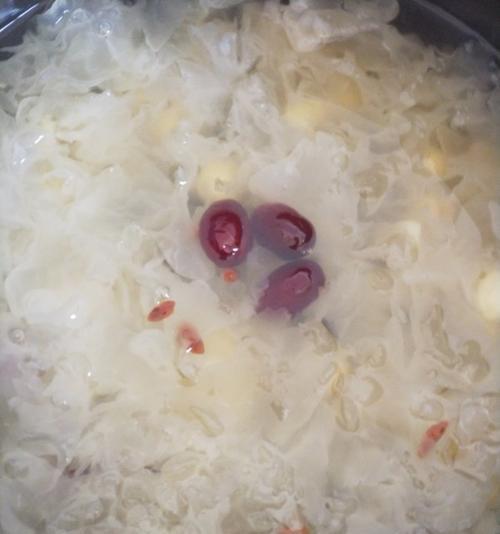 银耳莲子粥怎么做？有哪些健康益处？