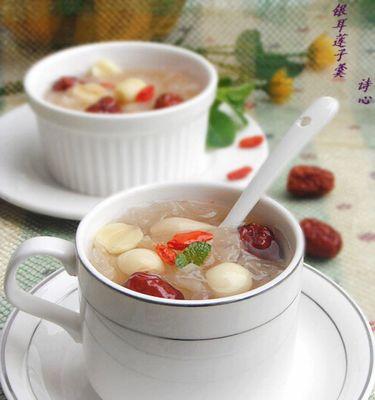 银耳莲子粥怎么做？有哪些健康益处？