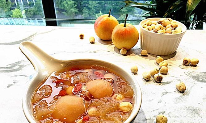 银耳莲子雪梨羹怎么做？有哪些健康益处？