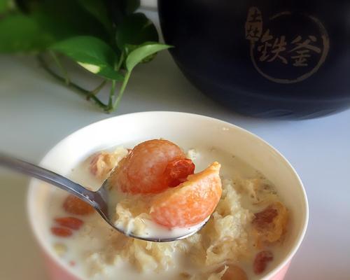 银耳莲子木瓜汤怎么做？有哪些健康益处？