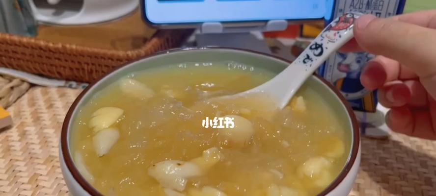 银耳莲子红枣百合汤怎么做？有哪些健康益处？